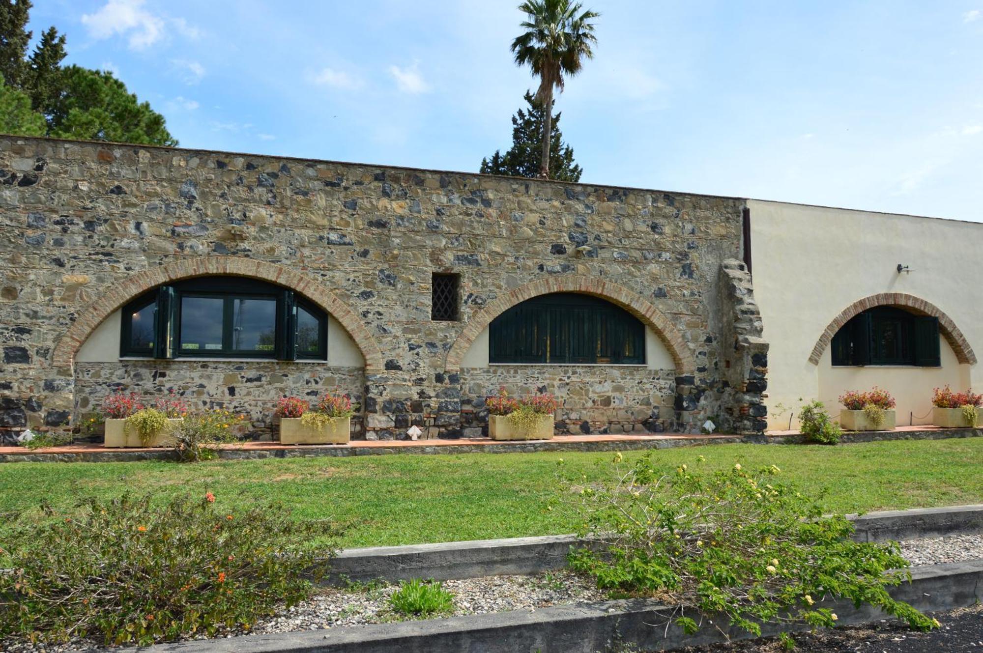 Antico Borgo Etneo Country Hotel Calatabiano Buitenkant foto