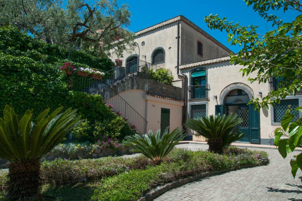Antico Borgo Etneo Country Hotel Calatabiano Buitenkant foto
